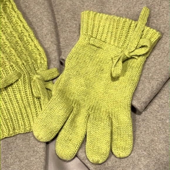 Cashmere scarf and gloves set - Picture 6 of 16